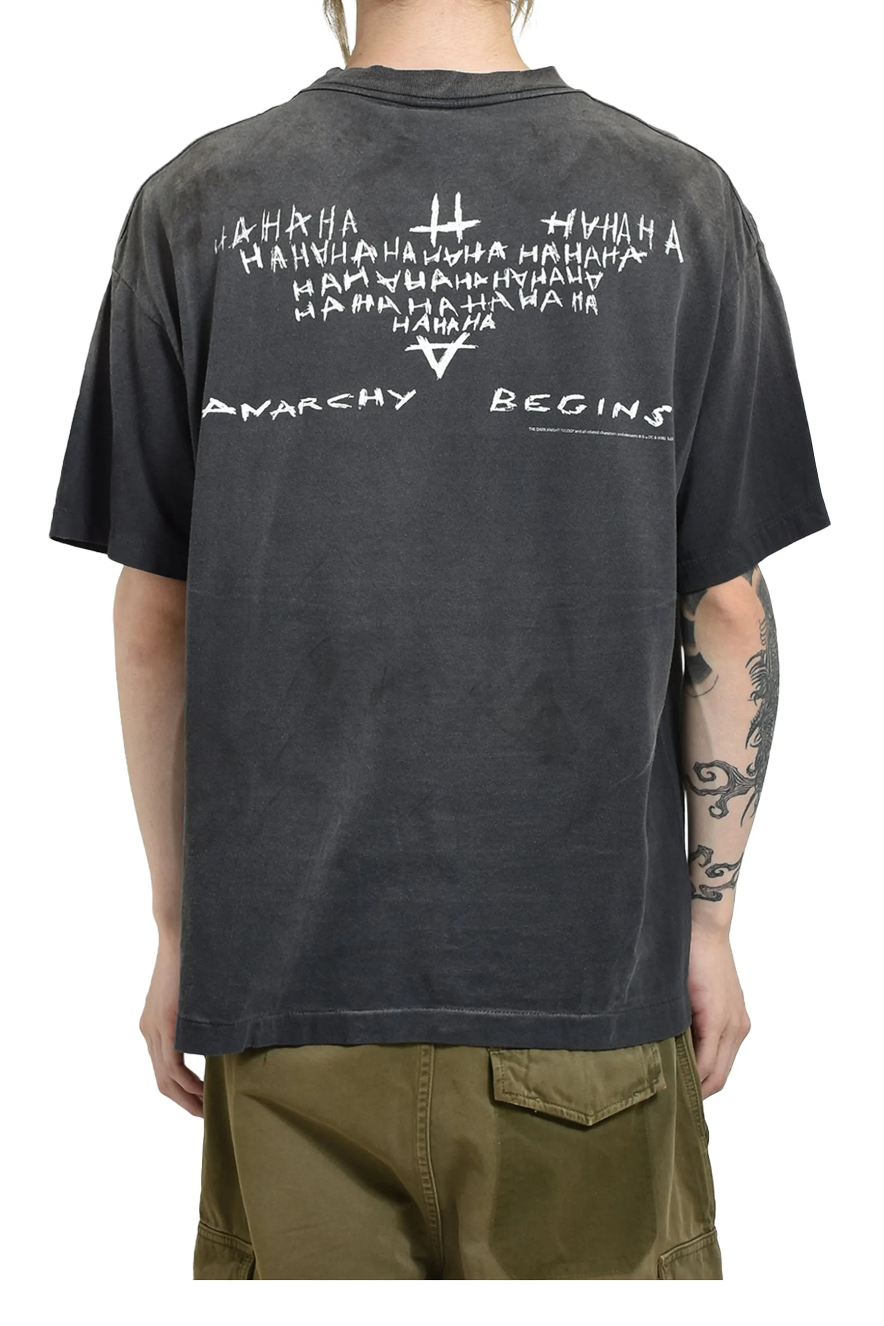 ⚠️This season’s most important Batman-Joker IP collaboration SAINT Mxxxxxx × The Dark Knight BTM_SS TEE /DARKNIGHT/BLK Dark Knight co-branded Joker Dark Knight TEE Washed black S-XL Top-notch printing technology Vector-level replica of the original details Asut ready-made garment dyeing Ma Liu fading Re-washing to make the old Authentic proofing Custom-woven correct main mark Washing mark The difference is shown in the picture and made.